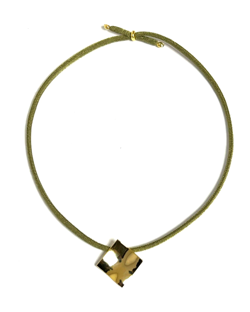 LATON DORADO COLLAR